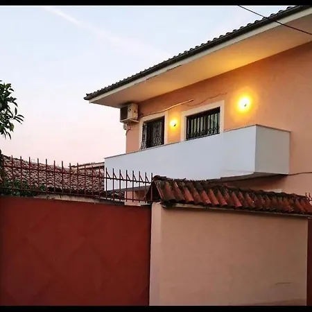 Efes Private 旅馆 地拉那